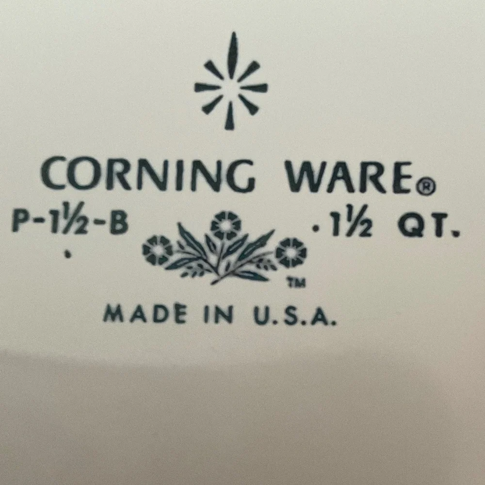 Cornflower Corning. 1 1/2 Qt. With lid. Rare find. No chips, cracks or stains - Picture 4 of 5